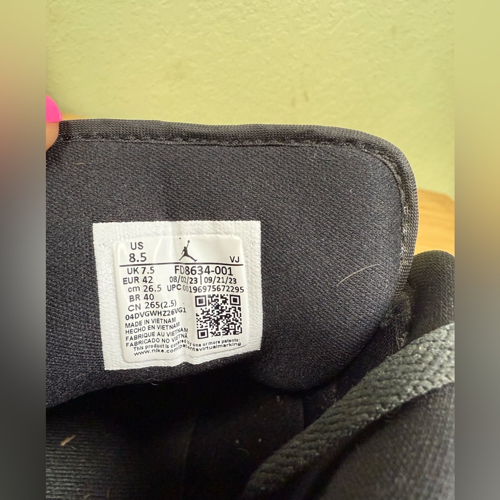 Nike Air Jordan 1 Mid Triple Black High Top Sneakers Men’s 8.5 FD8634-001 - Picture 5 of 6